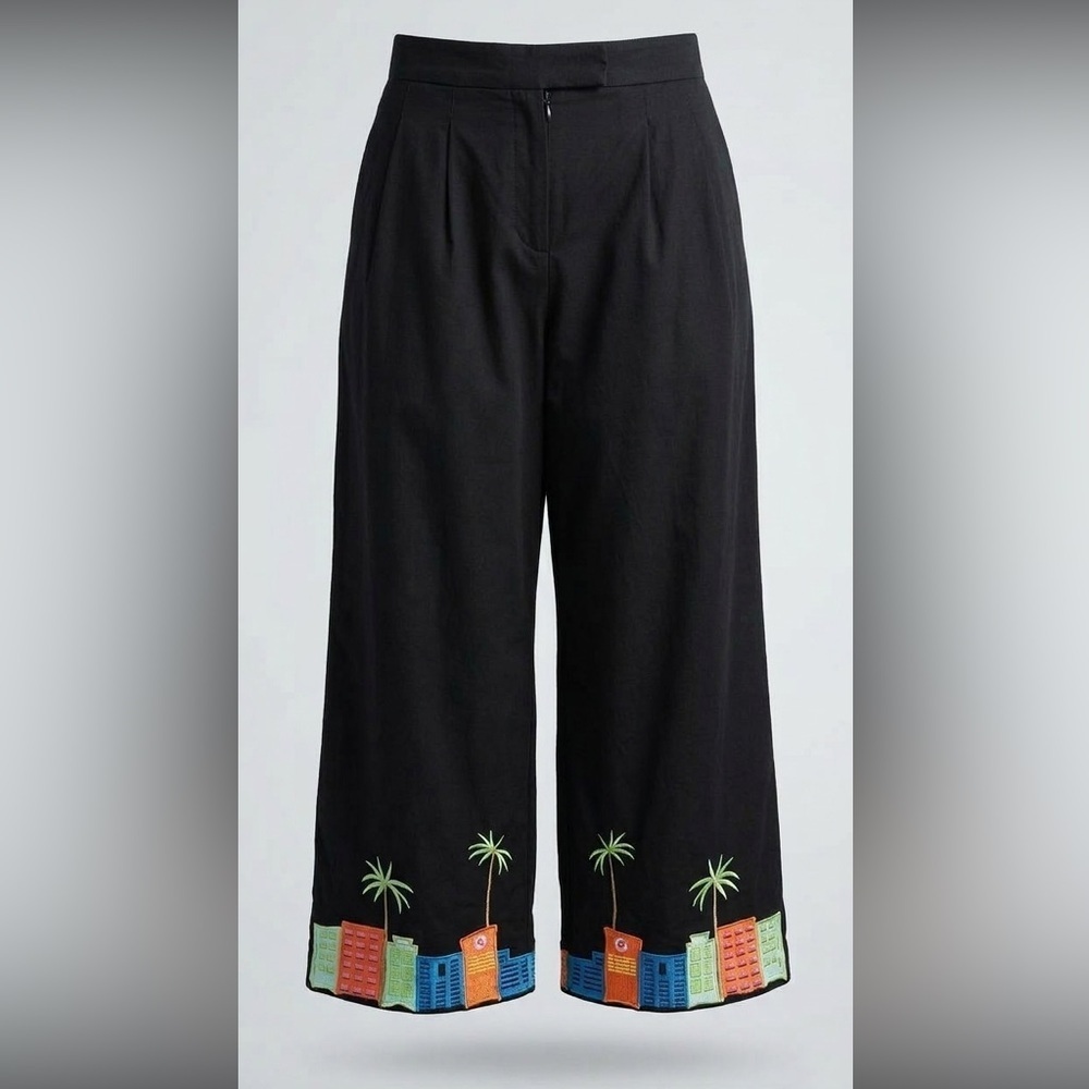 Stonebridge Embroidered Skyline Capri Pants / Black Cotton Stretch / Size 18